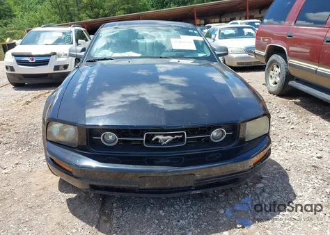2007 Ford Mustang V6 Deluxe/V6 Premium z USA, uszkodzony, nr VIN 1ZVFT80N075219112